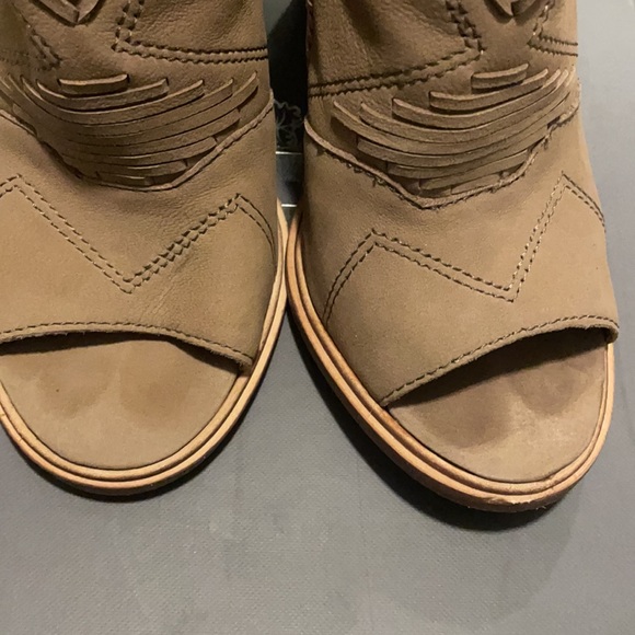 Tan Vince Camuto bootie size 7 - Picture 5 of 14